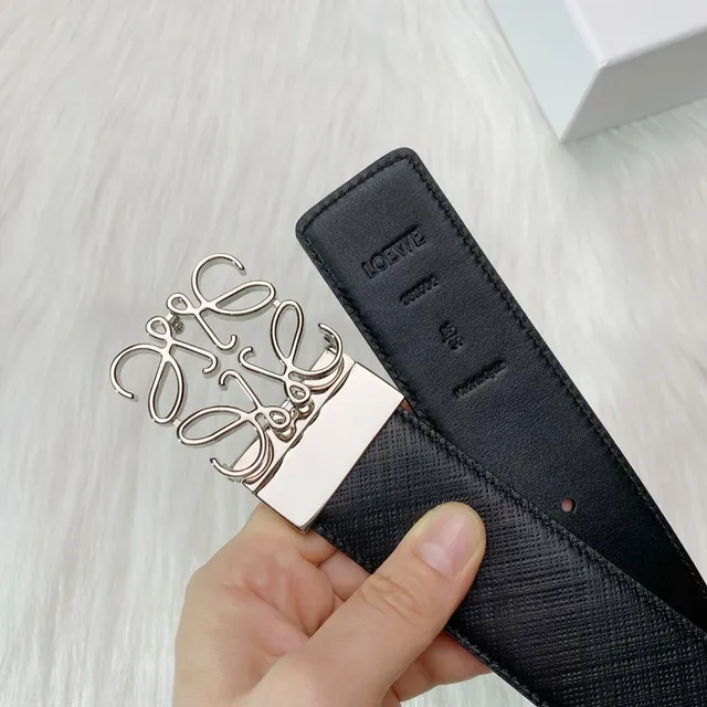 Loewe Anagram Ceinture en cuir texturé noir avec boucle argentée 8