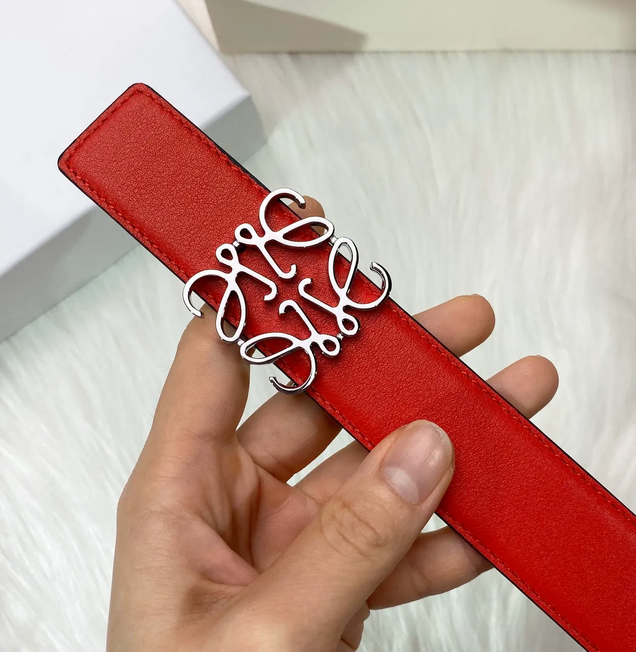 Loewe Anagram 红色银色扣头光滑皮革腰带 3