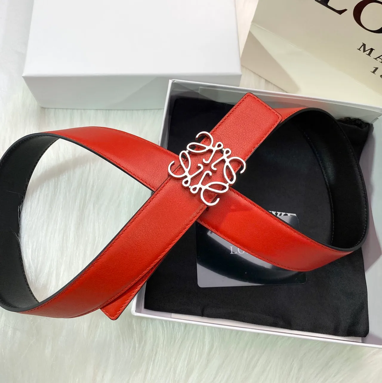 Loewe Anagram 红色银色扣头光滑皮革腰带 4
