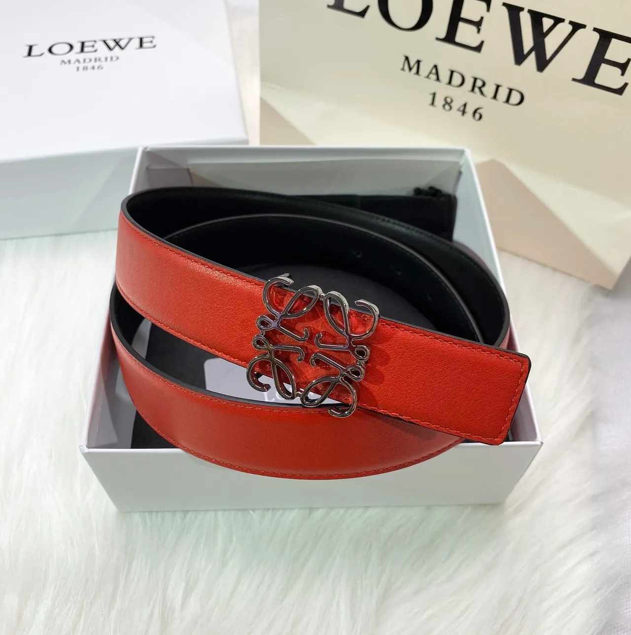 Loewe Anagram 红色银色扣头光滑皮革腰带 7