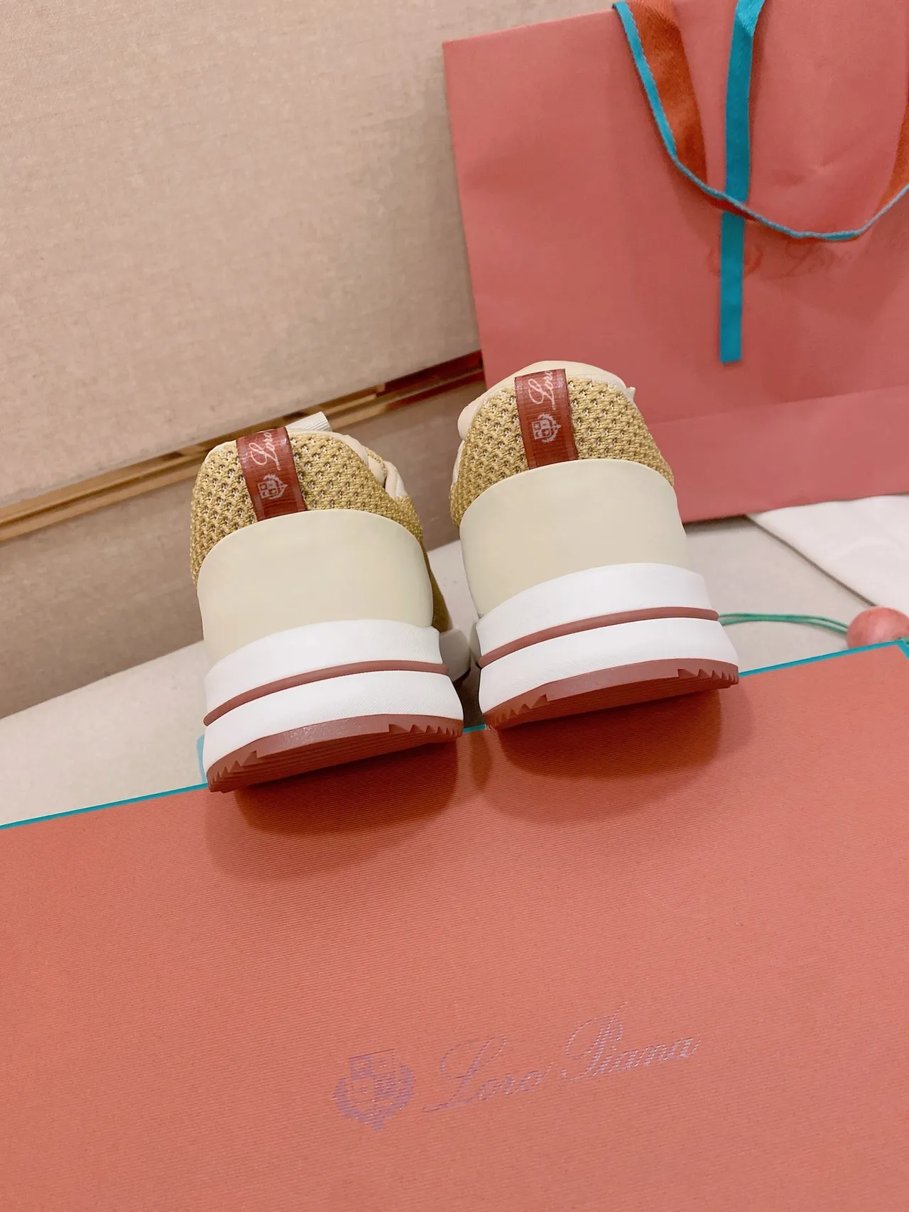Loewe Flow Runner বেইজ ও ট্যান বুনন লাইফস্টাইল স্নিকার 3