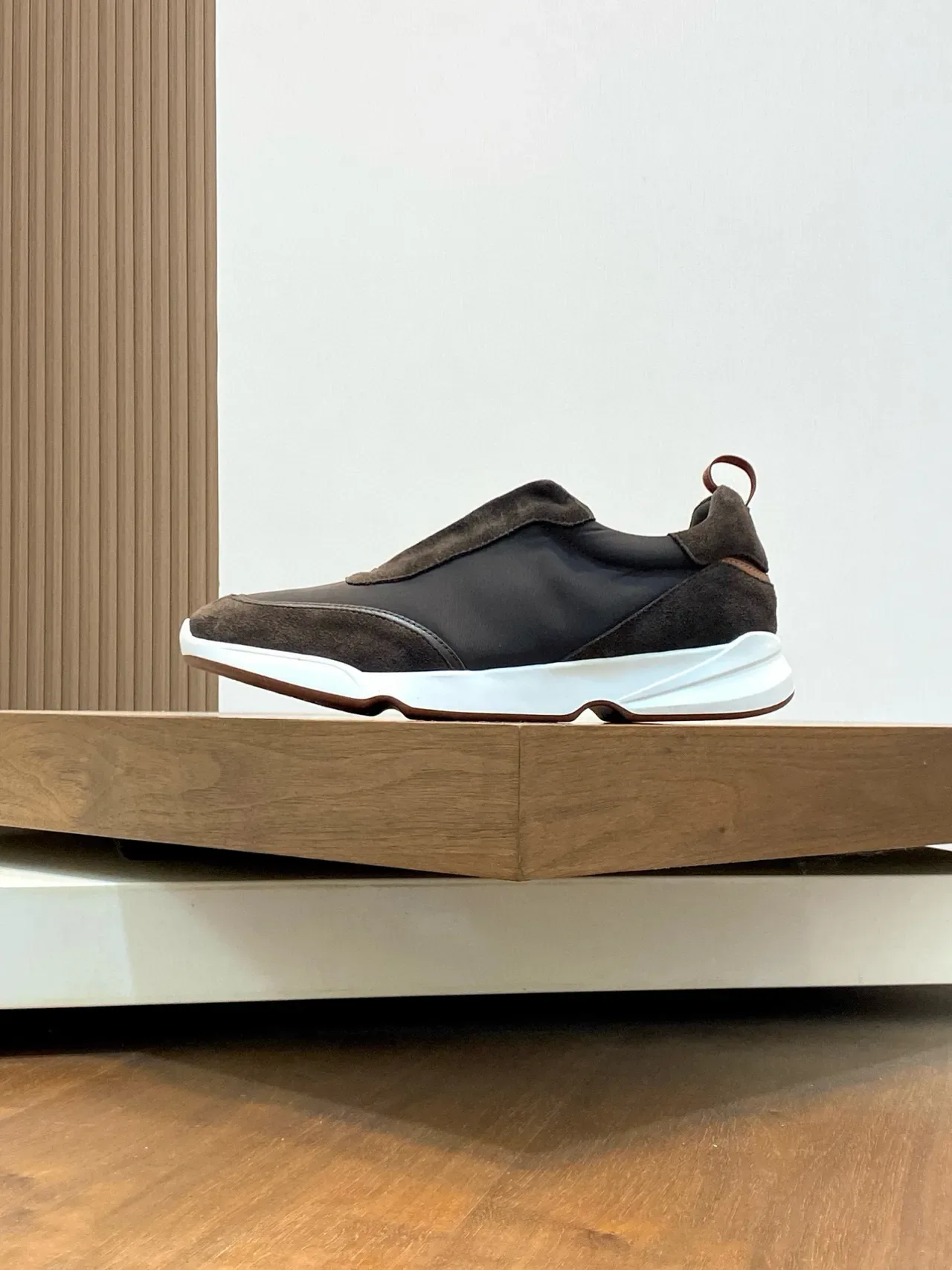 Loro Piana أحذية رياضية أسلوب حياة بني وأسود سويدي تسليب أون 3