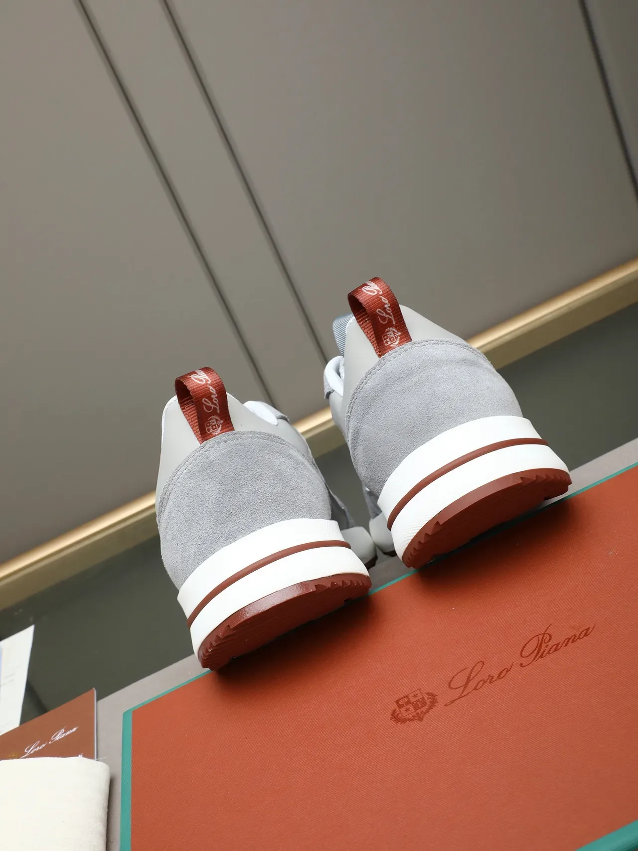 Loro Piana 灰棕 麂皮与网面混合 跟部拉环 运动鞋 3