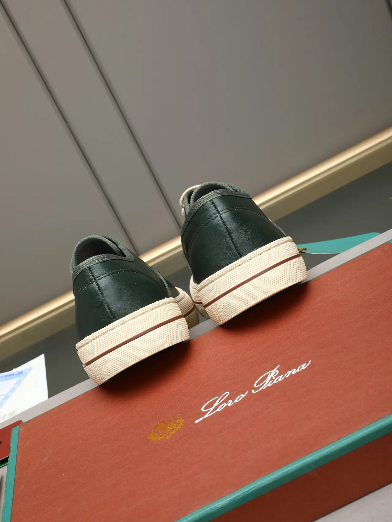 Loro Piana Green Leather Low-Top Lace-Up Casual Shoe 3