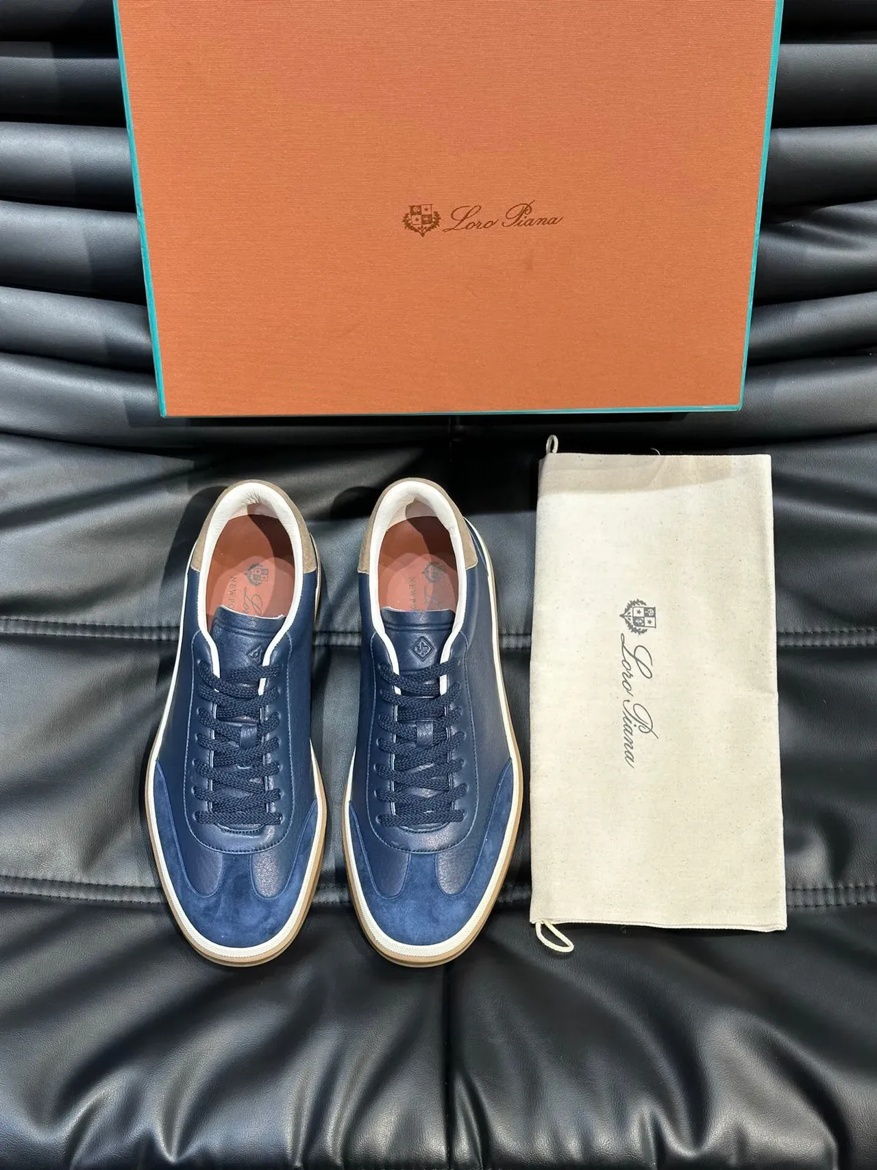 Loro Piana Navy Cuir-Suede à Panneaux Semelle Gomme Sneakers Lifestyle 3