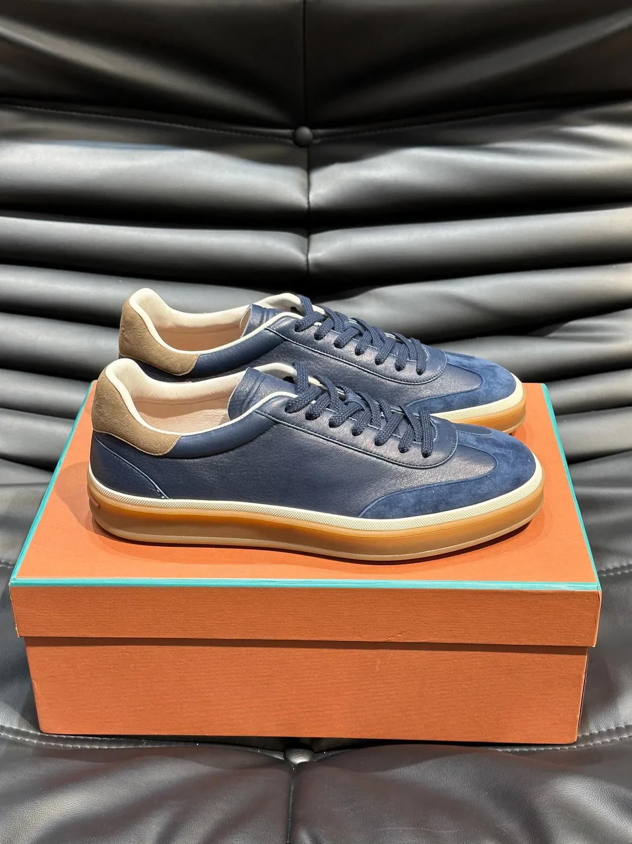 Loro Piana Navy Cuir-Suede à Panneaux Semelle Gomme Sneakers Lifestyle 4