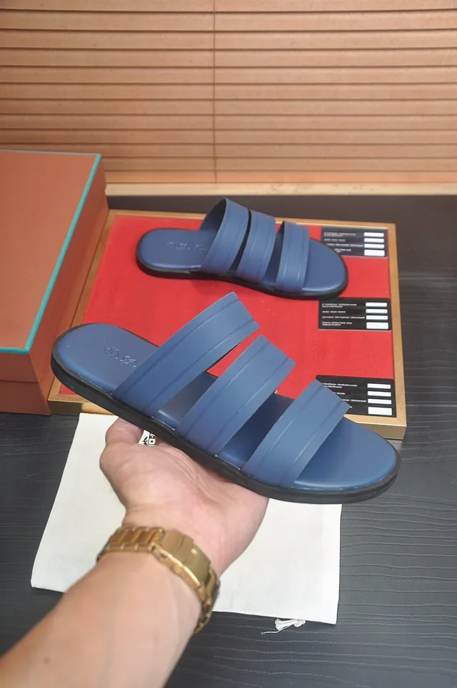Loro Piana Sandália de três tiras Azul preto Sola moldada Sandália casual 3
