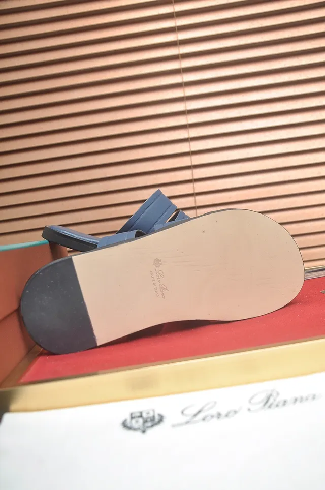 Loro Piana Sandália de três tiras Azul preto Sola moldada Sandália casual 8