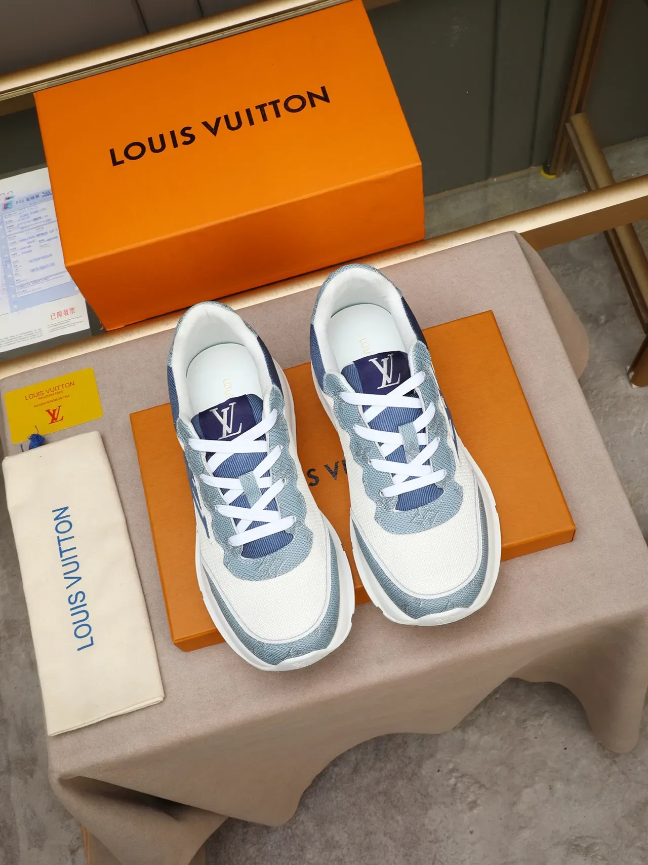 Louis Vuitton 米色蓝印花叠加网面纹理面板构造厚底运动鞋 2