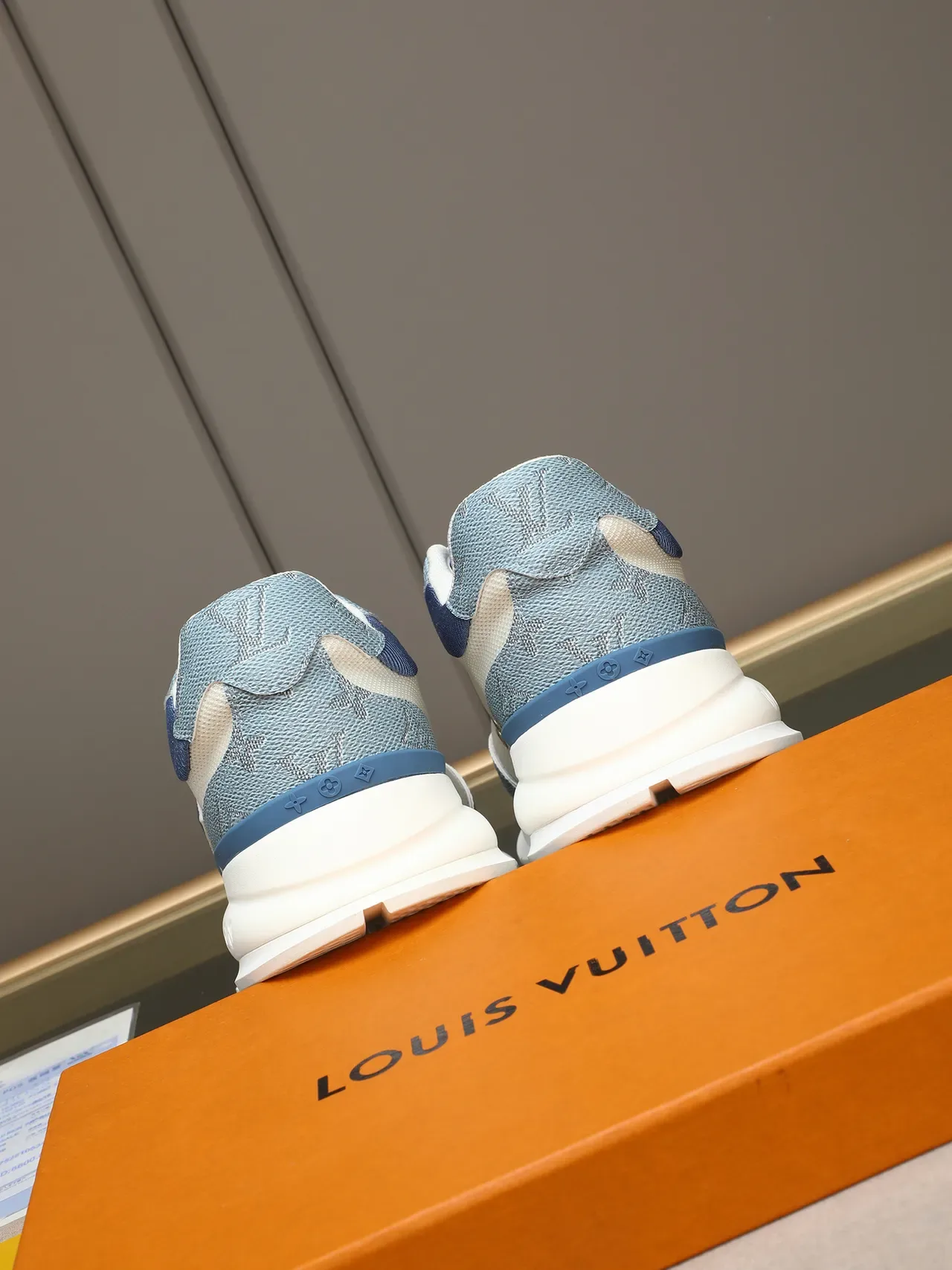 Louis Vuitton 米色蓝印花叠加网面纹理面板构造厚底运动鞋 3
