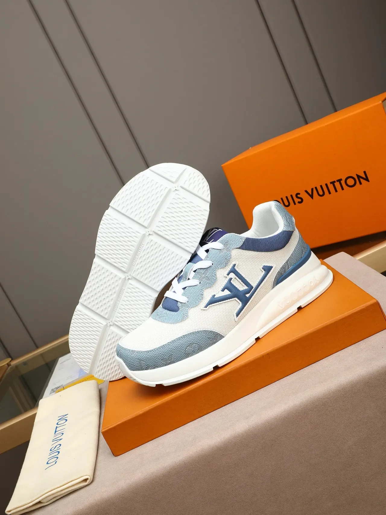 Louis Vuitton 米色蓝印花叠加网面纹理面板构造厚底运动鞋 4