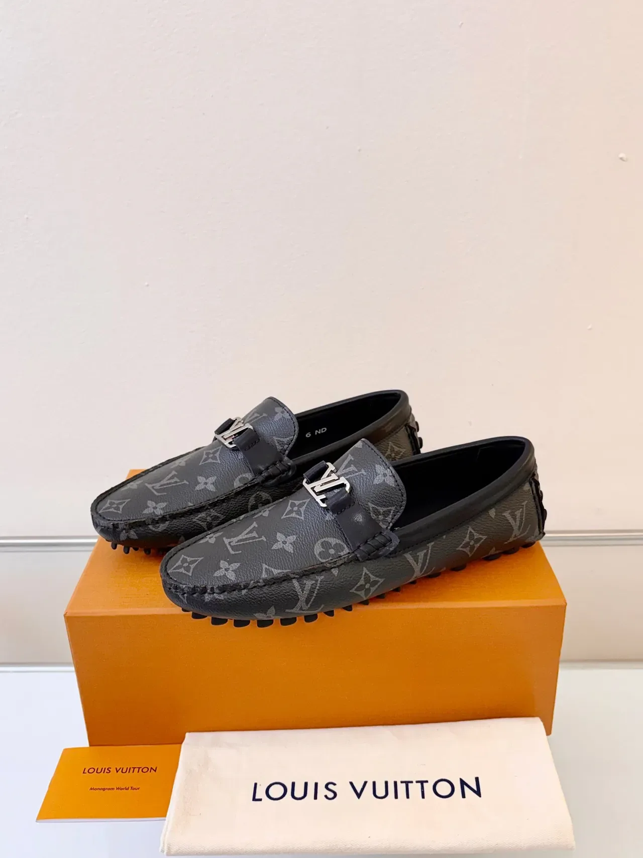 Louis Vuitton Preto Marrom Monogram Lona Sola Pebble Loafer 2