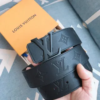 Louis Vuitton काला उभरा हुआ मोनोग्राम मैट हार्डवेयर चमड़े का बेल्ट