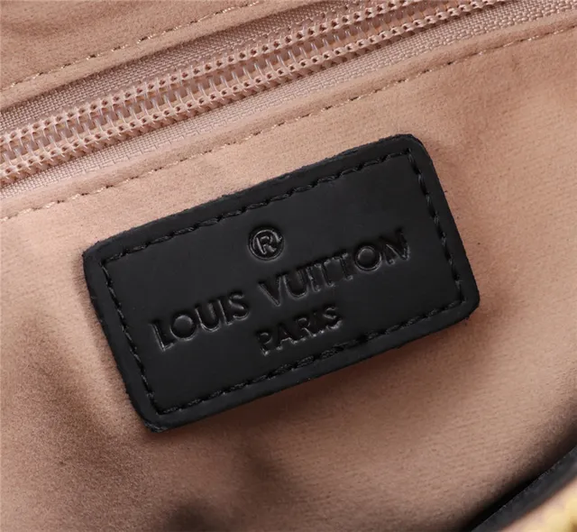 Louis Vuitton Black Gold Embossed Monogram Empreinte Leather LV Turn-Lock Clasp Wristlet 3