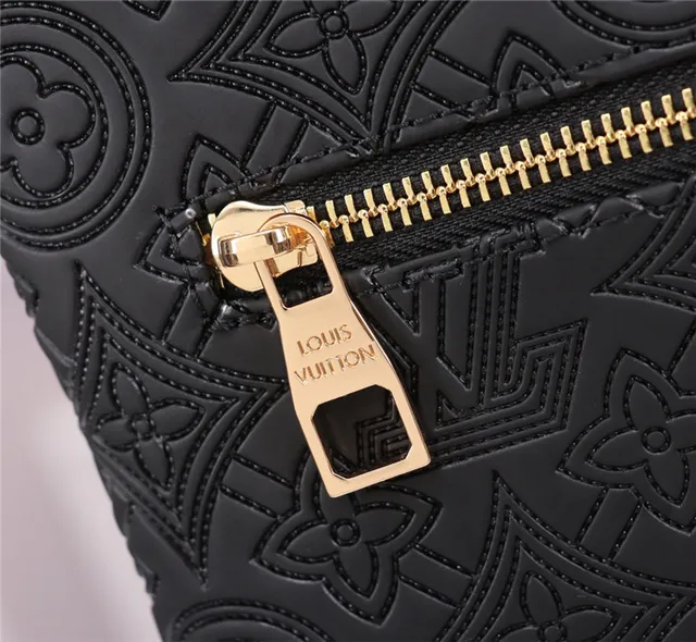 Louis Vuitton Black Gold Embossed Monogram Empreinte Leather LV Turn-Lock Clasp Wristlet 6