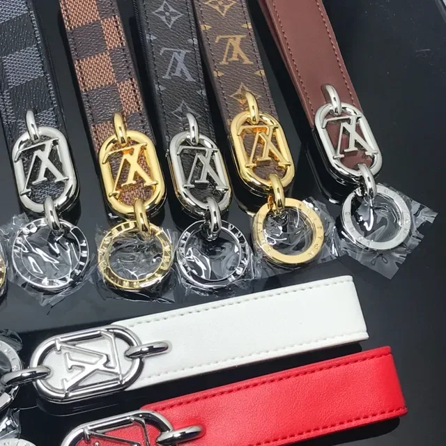 Louis Vuitton Bolsa Cruzada Negra Dorado Monogram Metal Hardware 3
