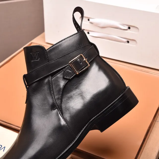 Louis Vuitton Botines à la cheville en cuir noir à boucle 3