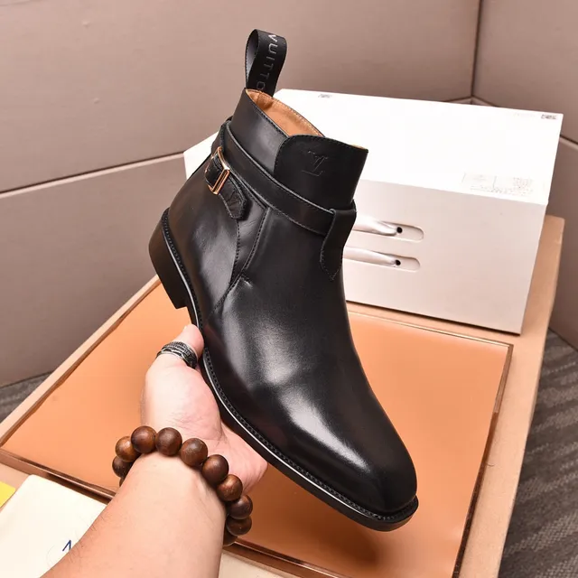 Louis Vuitton Botines à la cheville en cuir noir à boucle 8