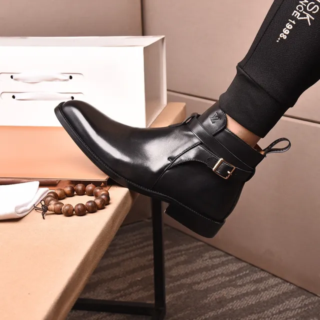 Louis Vuitton Botines à la cheville en cuir noir à boucle 9