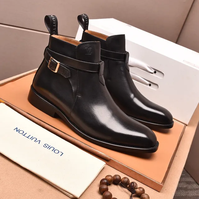 Louis Vuitton Botines à la cheville en cuir noir à boucle 6