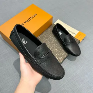 लুইस ভিতন কালো পেবল্ড লেদার পেনি লোফার