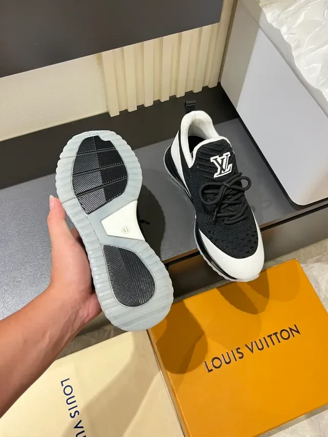 Louis Vuitton Noir Blanc Maille Monogram Logo Sneakers Lifestyle 4