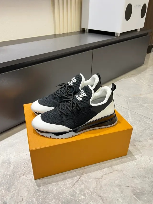 Louis Vuitton Noir Blanc Maille Monogram Logo Sneakers Lifestyle 5