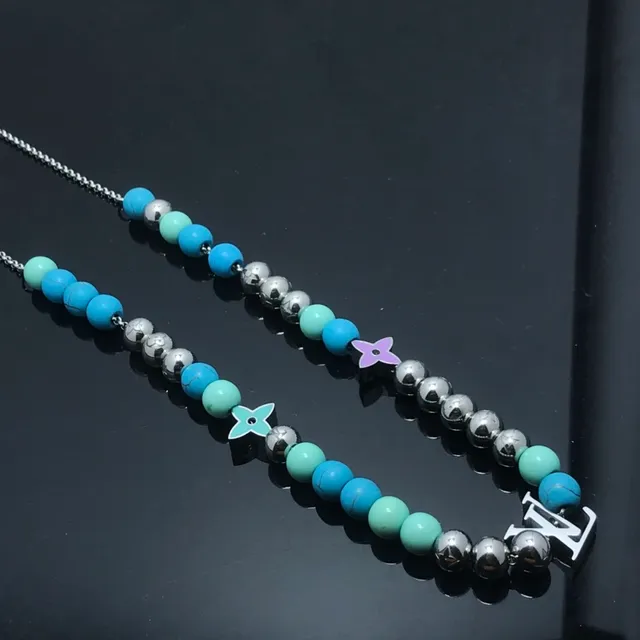Louis Vuitton Collier avec pendentifs de fleurs émaillé bleu argenté perlé 3