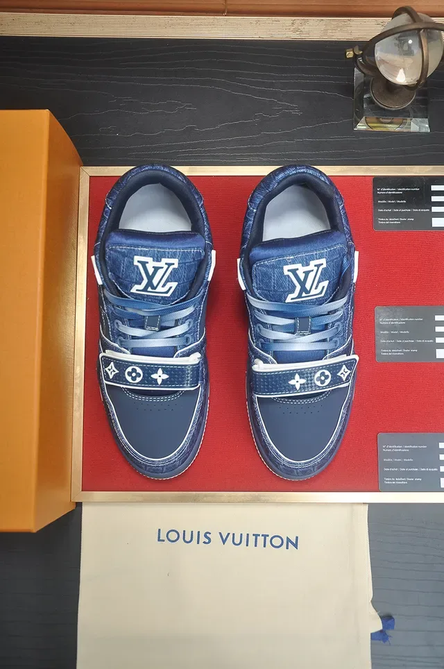 Louis Vuitton Sneakers Lifestyle Bleu Blanc avec Panneaux Quilted en Denim 5