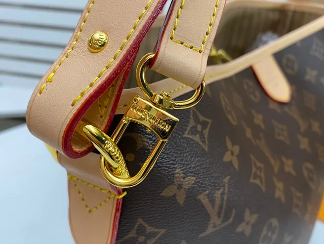 Louis Vuitton বাদামি বেইজ মোনোগ্রাম ক্যানভাস স্লাউচি হোবো সিলুয়েট হ্যান্ডব্যাগ 5