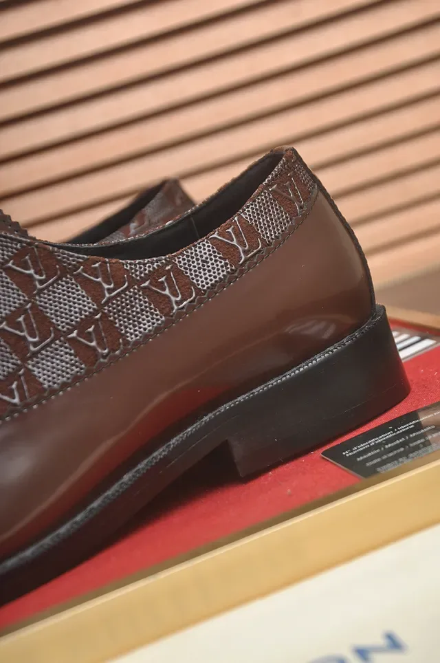 Louis Vuitton भूरी पेटेंट और मॉनोग्राम ऑक्सफोर्ड जूते 2