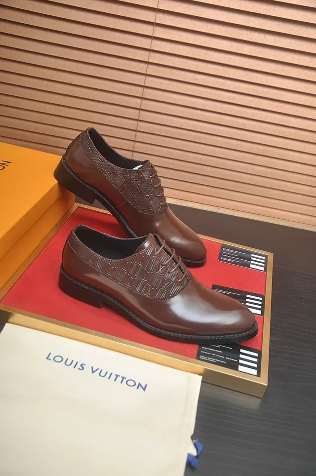 Louis Vuitton भूरी पेटेंट और मॉनोग्राम ऑक्सफोर्ड जूते 4