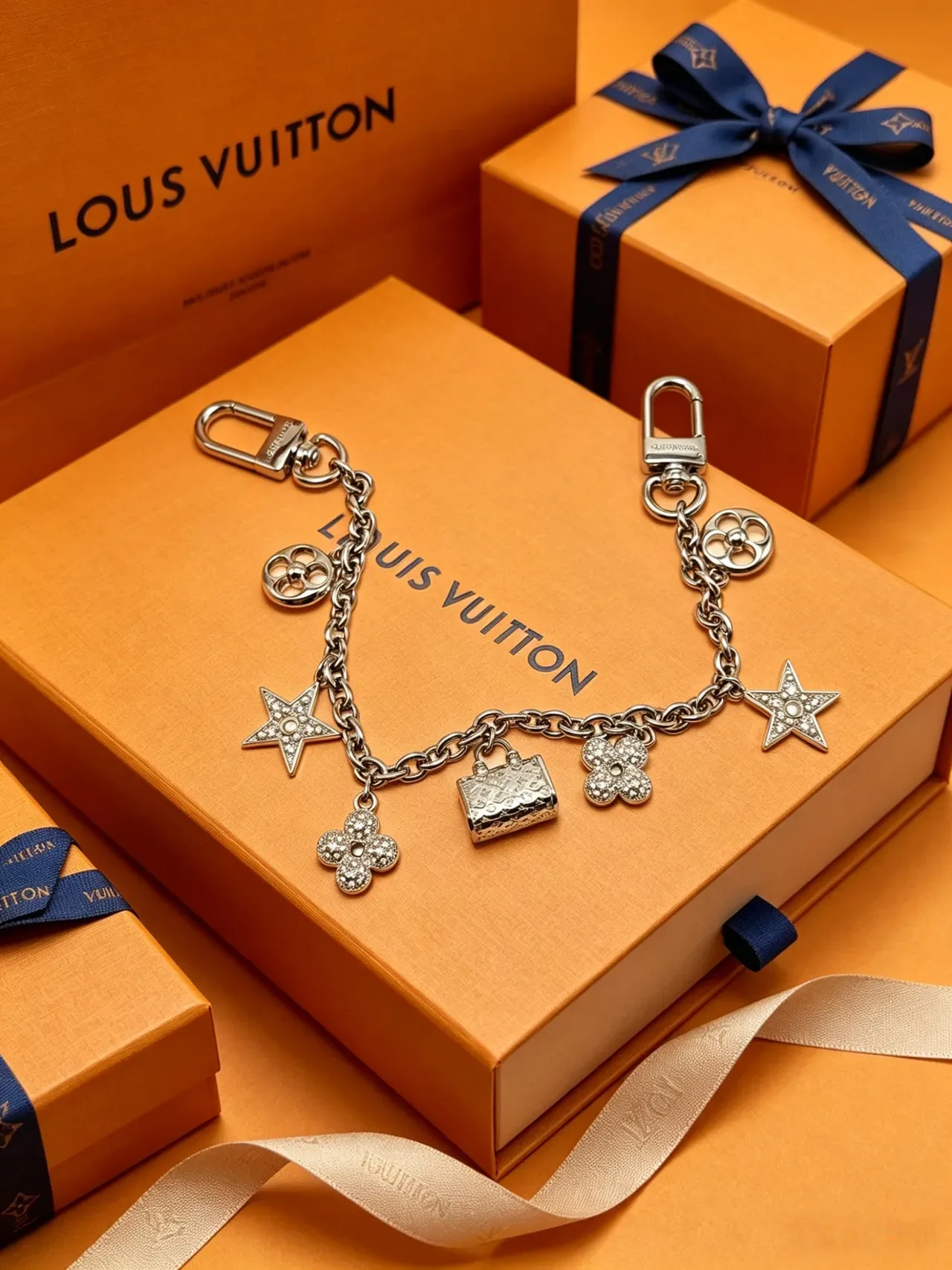 Pulsera Louis Vuitton Charms Oro Plata Multi-Charms Tono 6