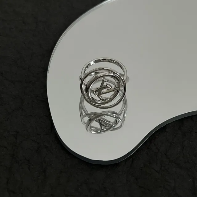 Louis Vuitton círculo LV monograma de doble banda anillo 4
