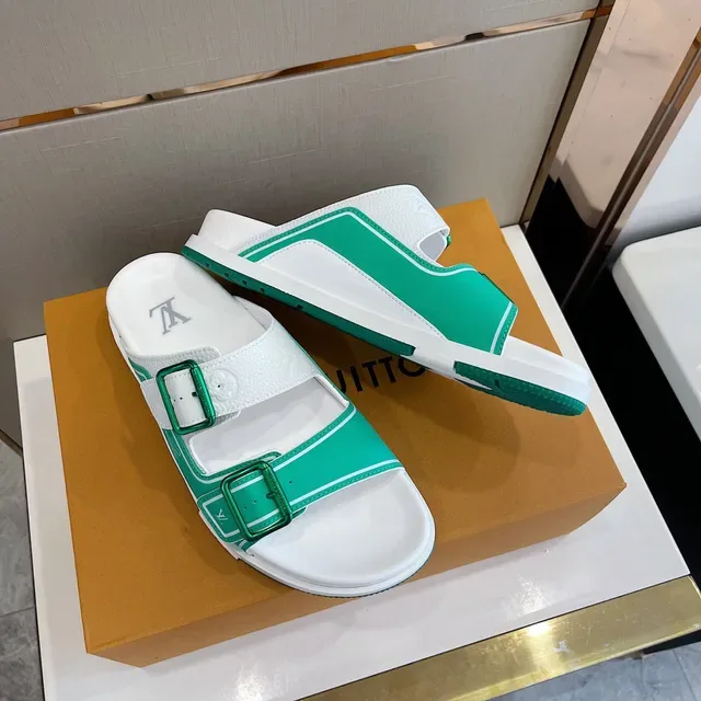 Louis Vuitton Sandália Casual Verde e Branco com Duas Tirantes 3