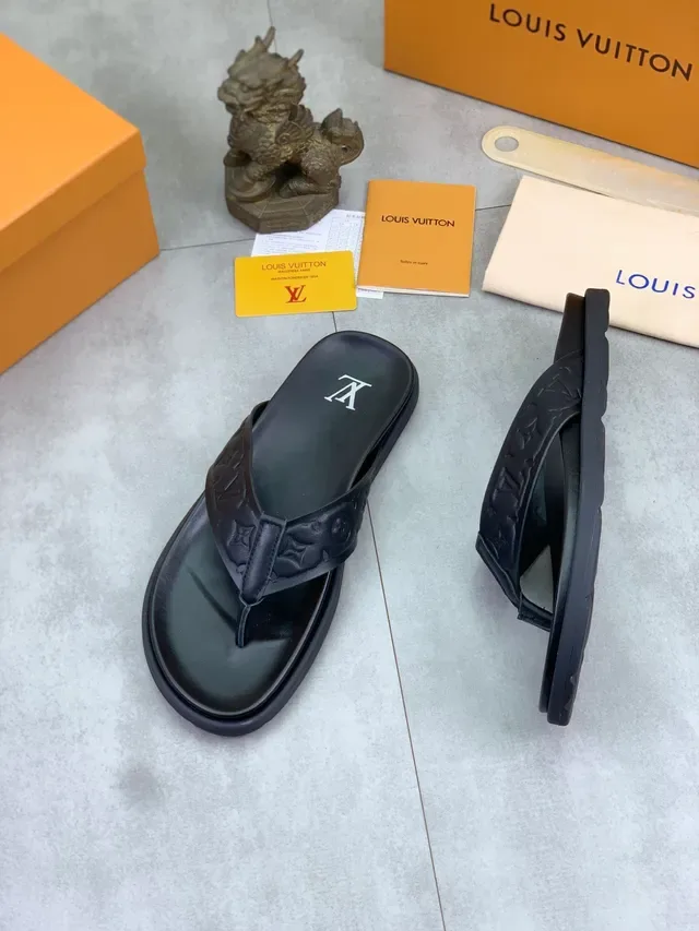 路易威登 压印花纹 黑色 夹趾拖鞋 4