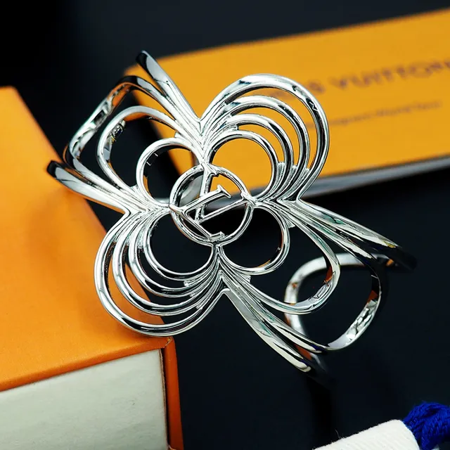 Louis Vuitton Floral Cuff সোনা রূপা ওপেনওয়ার্ক মোটিফ ইন্টারলকিং লুপ কনস্ট্রাকশন ব্রেসলেট 3