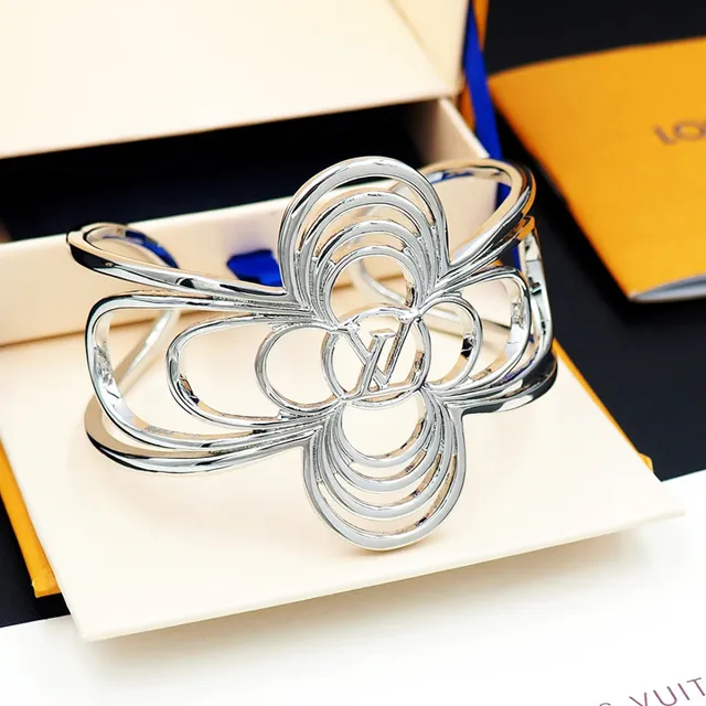 Louis Vuitton Floral Cuff সোনা রূপা ওপেনওয়ার্ক মোটিফ ইন্টারলকিং লুপ কনস্ট্রাকশন ব্রেসলেট 7