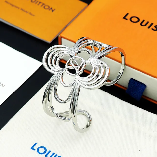 Louis Vuitton Floral Cuff সোনা রূপা ওপেনওয়ার্ক মোটিফ ইন্টারলকিং লুপ কনস্ট্রাকশন ব্রেসলেট 8