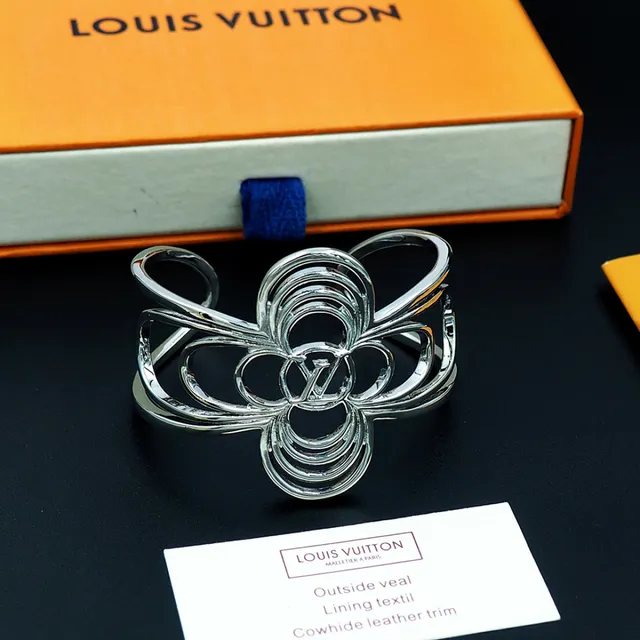 Louis Vuitton Floral Cuff সোনা রূপা ওপেনওয়ার্ক মোটিফ ইন্টারলকিং লুপ কনস্ট্রাকশন ব্রেসলেট 12