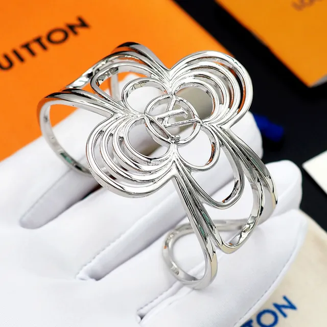 Louis Vuitton Floral Cuff সোনা রূপা ওপেনওয়ার্ক মোটিফ ইন্টারলকিং লুপ কনস্ট্রাকশন ব্রেসলেট 13