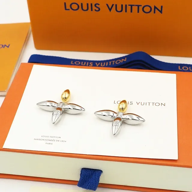 Boucles d'oreilles Louis Vuitton inspirées florales à deux tons gravées 3