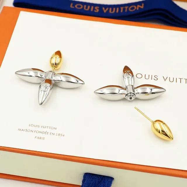 Boucles d'oreilles Louis Vuitton inspirées florales à deux tons gravées 7