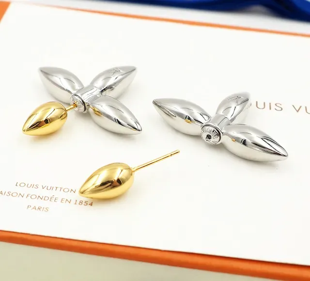 Boucles d'oreilles Louis Vuitton inspirées florales à deux tons gravées 8