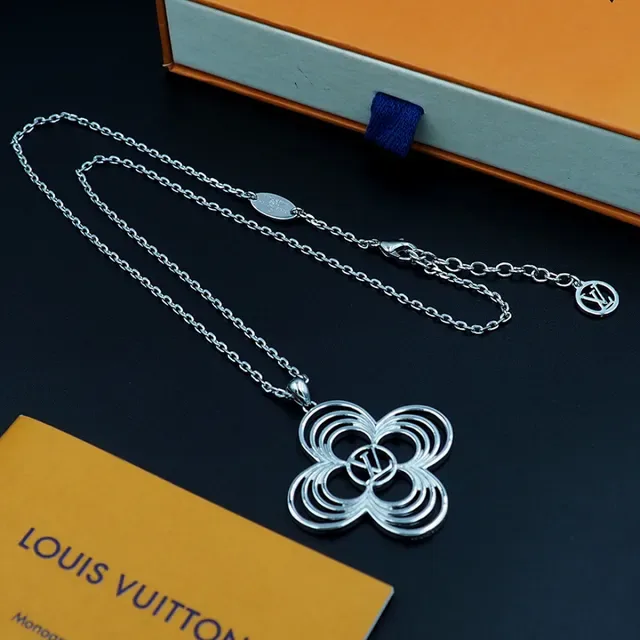 Louis Vuitton Floral Openwork Silver Necklace 7