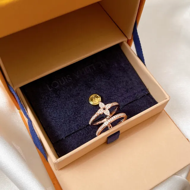 Louis Vuitton Flower Gold Navy Rose Pavé Diamond Ring 9