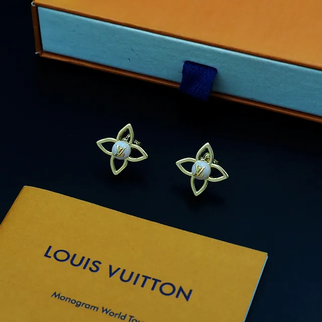 Brincos Louis Vuitton Motivo de Flor Dourado e Branco Cabochon 6