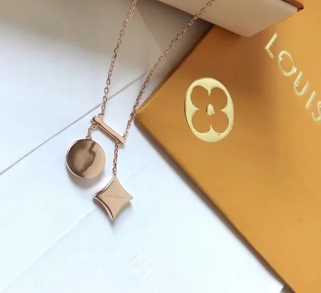 Louis Vuitton Flower & Quatrefoil Pavé Crystal Collier 9