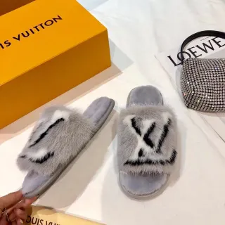 Louis Vuitton फर Monogram स्लाइड स्लीपर्स