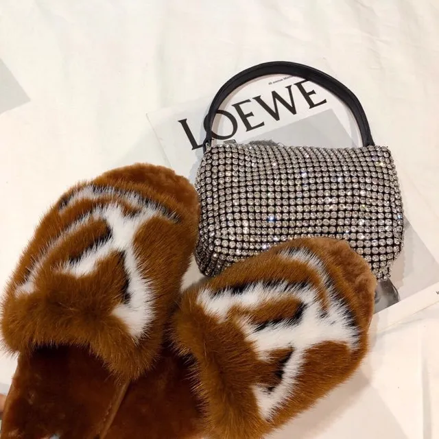 Louis Vuitton Pantufas de pele Monograma Marrom Branco 5
